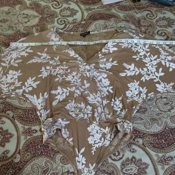 Size Small Dynamite long sleeve v-neck bodysuit - Picture 14 of 16